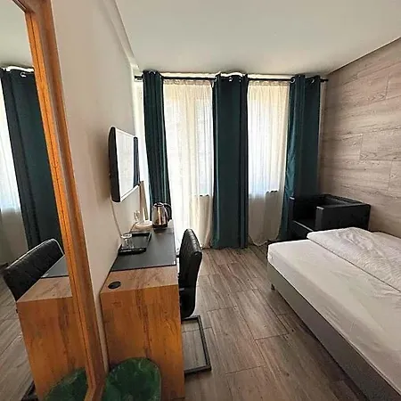 Rheinmetropole Hotel 3*
