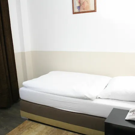 Rheinmetropole Hotel 3*